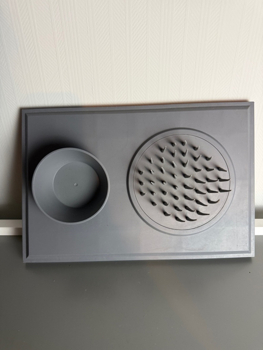 The Whisker City Grass Slow Feed Cat Mat Like New